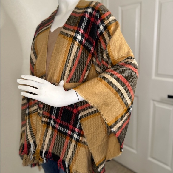 David & Young Camel Plaid Ruana With Belt one size.  #253 - Picture 6 of 10